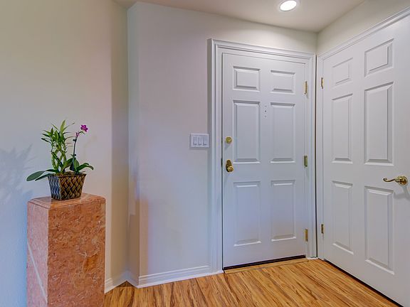 4th image of 4401 Moorpark Way APT 310
