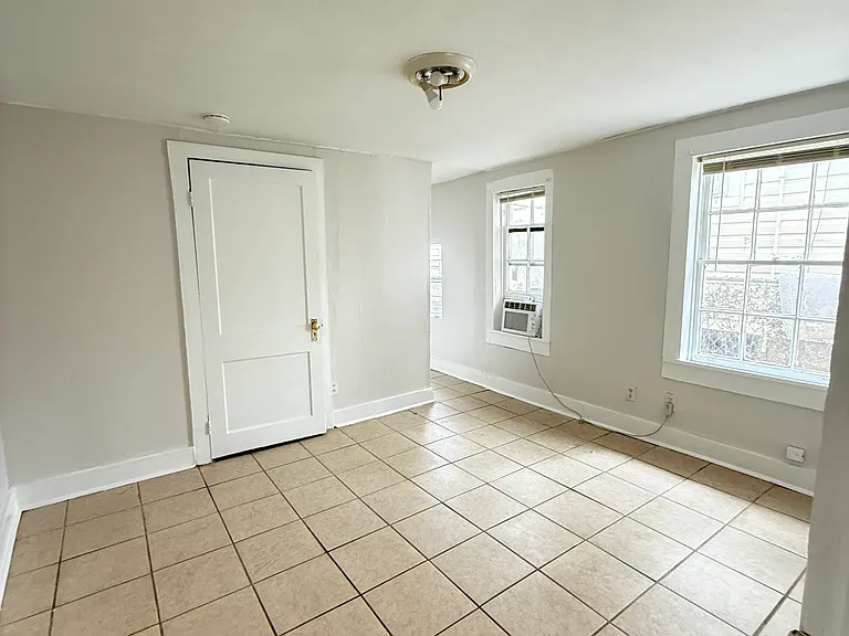 4129 Prytania St #1/2 — Photo 9