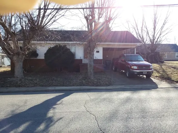 407 N McCombs St, Martin, TN 38237