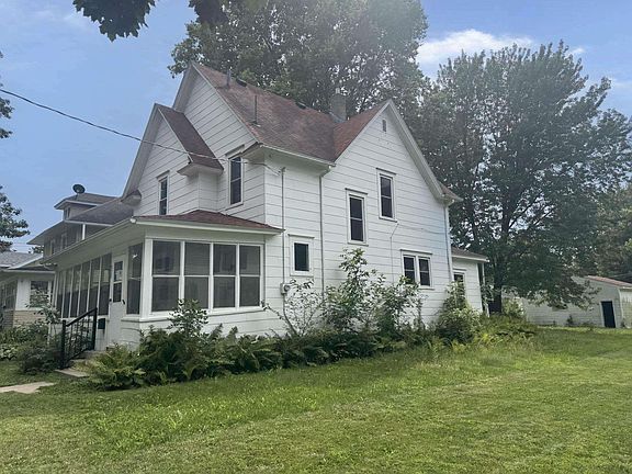 3rd image of 920 N Adams Ave