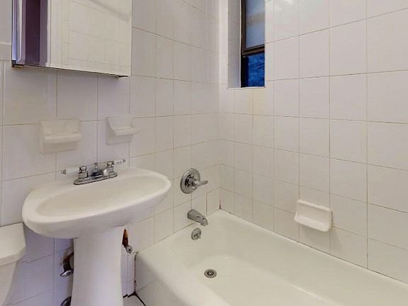 5th image of 332 E 93rd St #4BB
