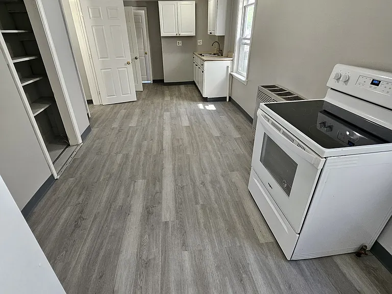 12 Van Buren St #A — Photo 3