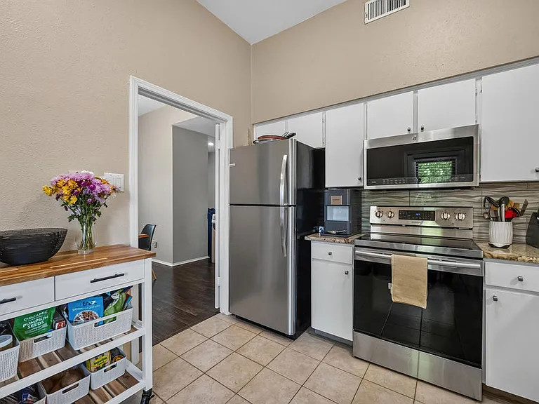 10401 High Hollows Dr #201 — Photo 9