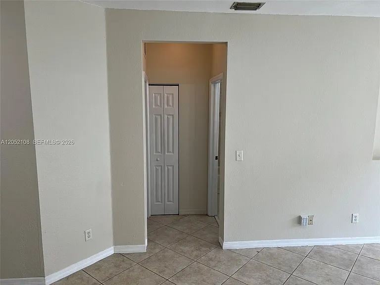 100 SW 15th Ave — Photo 6
