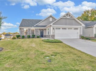 803 Shady Oak Ct, Boiling Springs, SC 29316