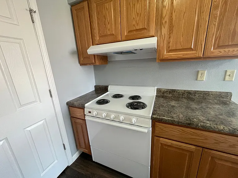 505 Barclay St — Photo 9