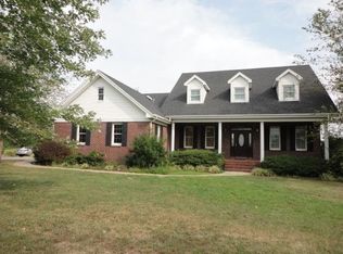 300 W Tucker Rd, Mayfield, KY 42066