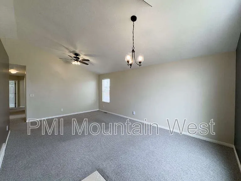 2419 W 1850 N — Photo 3