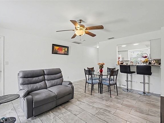 5th image of 2208/2210 Iris Way