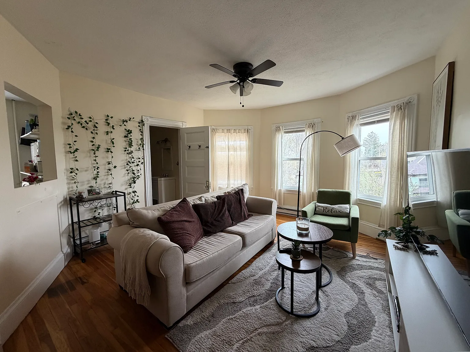 3 bed, $2,900 — Photo 2