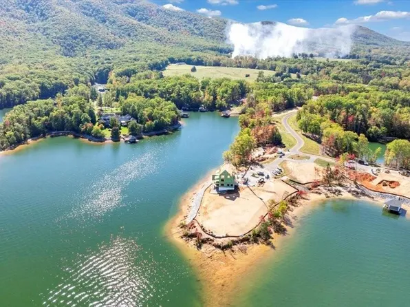 22 Mountain Glen Dr, Penhook, VA 24137