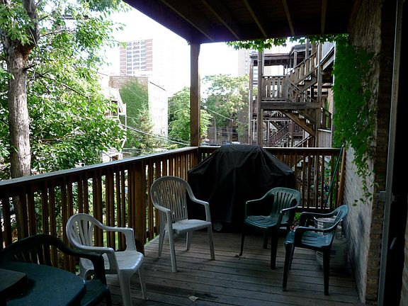 3rd image of 934 W Belle Plaine Ave #2