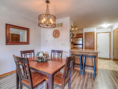 10154 W Whitnall Edge Dr UNIT E, Franklin, WI, 53132