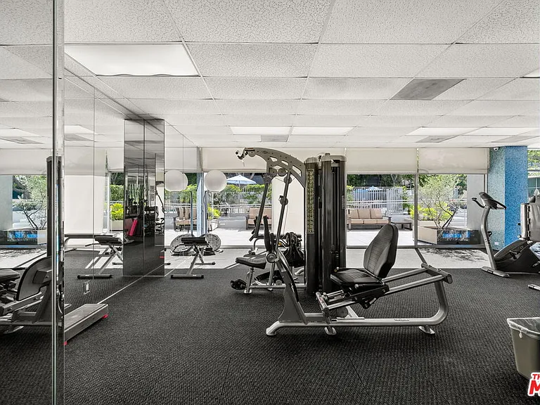 10450 Wilshire Blvd #5G — Photo 23