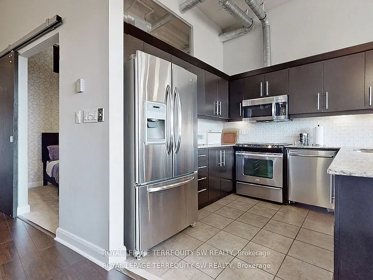 700 King St W #1101 — Photo 9