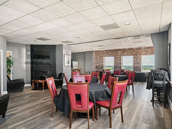 4th image of 109 N Main St APT 610