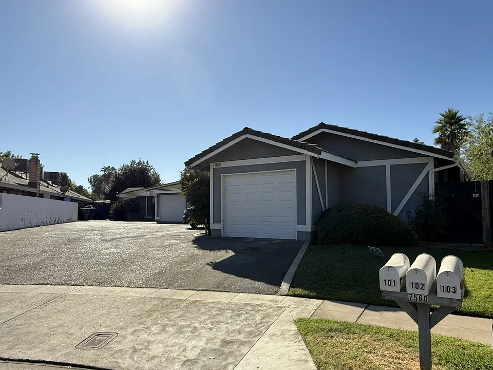 7560 N Mariposa St #103