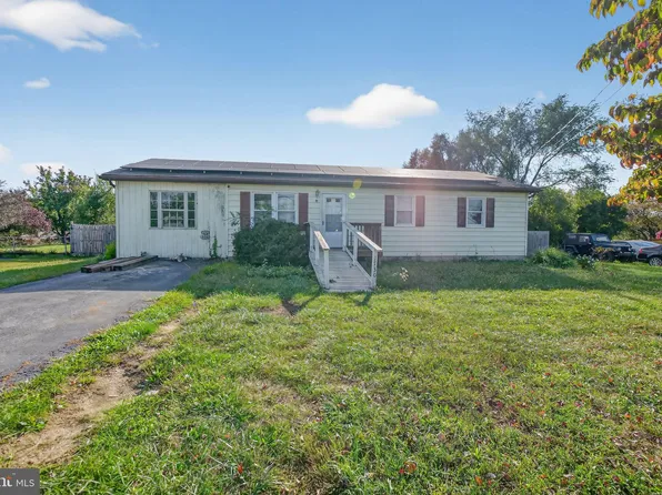 1730 Nadenbousch Ln, Inwood, WV 25428