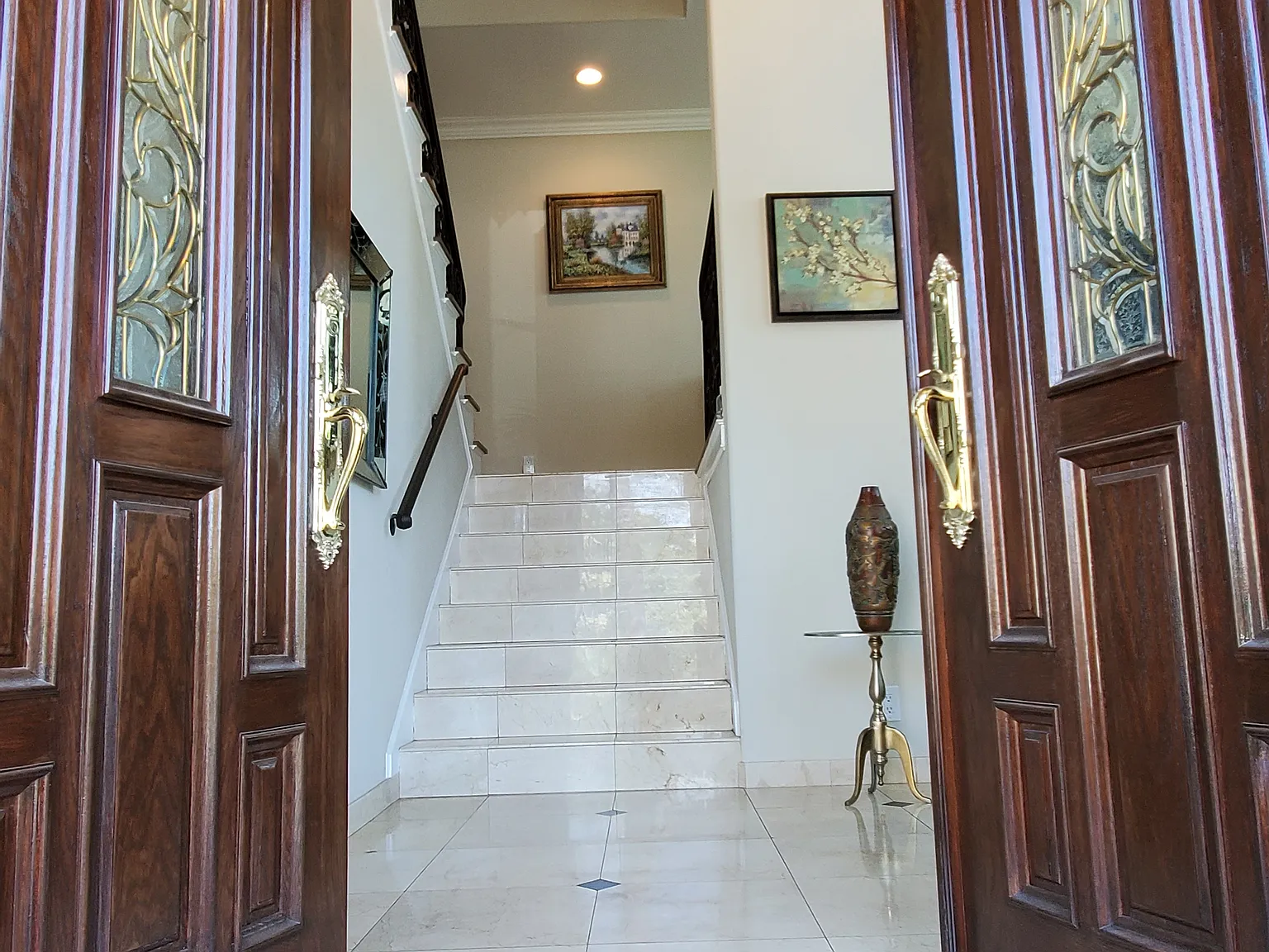 3 bed, 2.5 bath, 3717 sqft, $13,990 — Photo 2