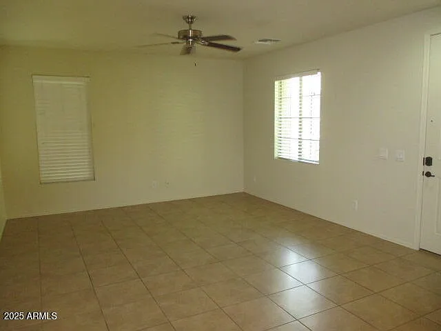 3 bed, 2.5 bath, 1687 sqft, $2,175 — Photo 3