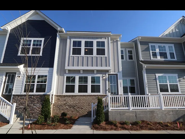 5822 Strathmore Ct — Photo 10