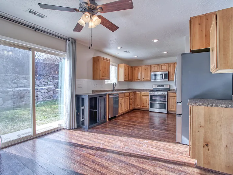 211 W Cooper Ave — Photo 9