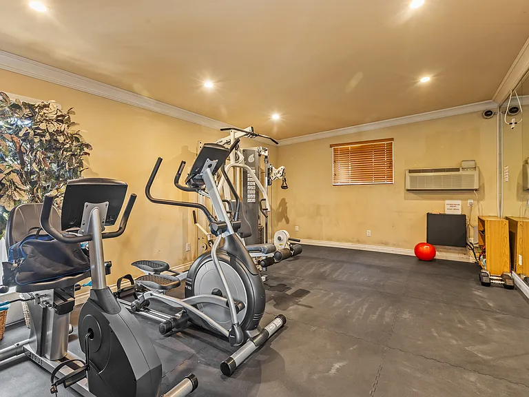 800 N Mollison Ave N #21 — Photo 20
