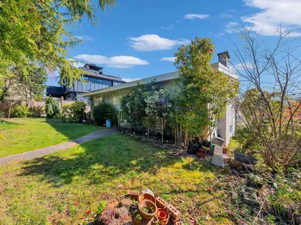 7790 Elliott St, Vancouver, BC V5S 2N9