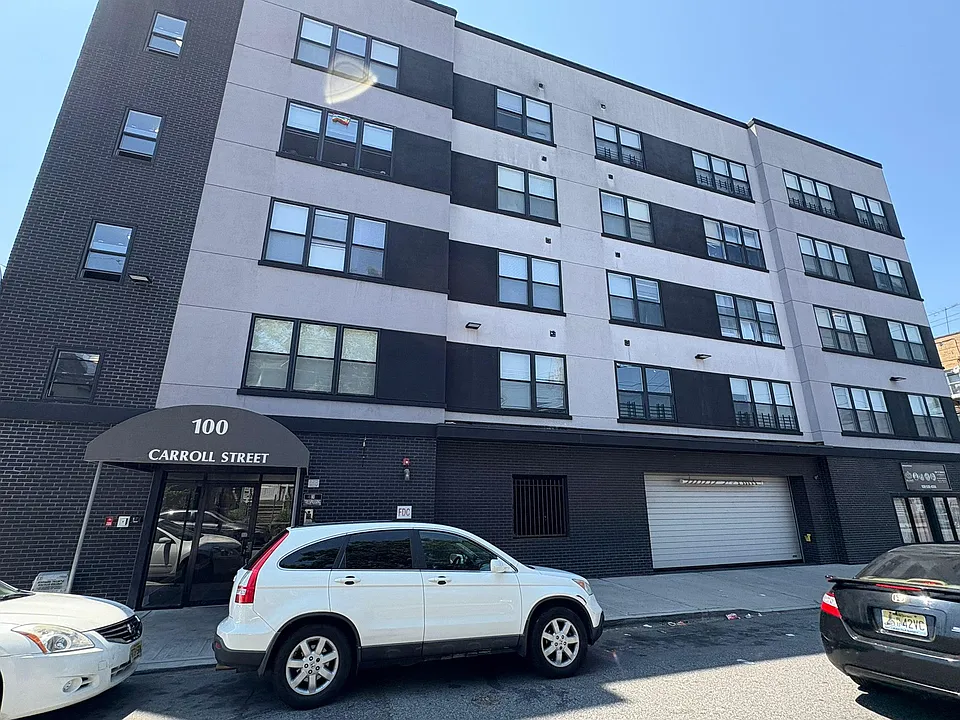 100 Carroll St