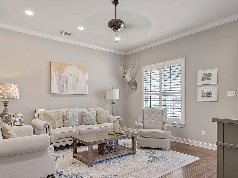 205 Oak Path Dr — Photo 3