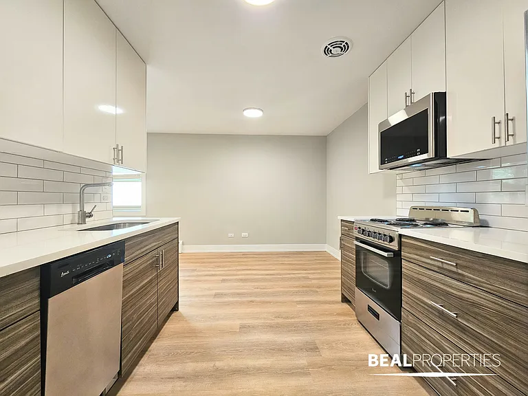 452 W Oakdale — Photo 66