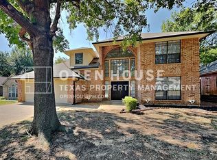 6220 Castle Creek Rd, Arlington, TX 76017