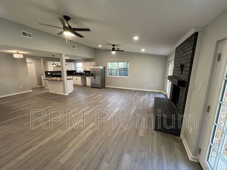 8803 Orleans Dr — Photo 6