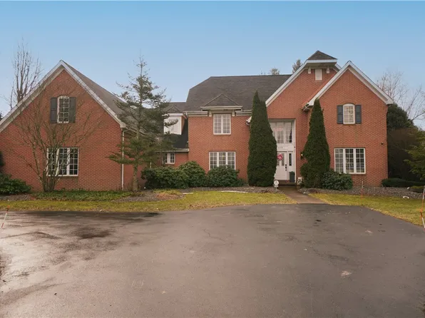 4596 Whippoorwill Dr, Hermitage, PA 16148