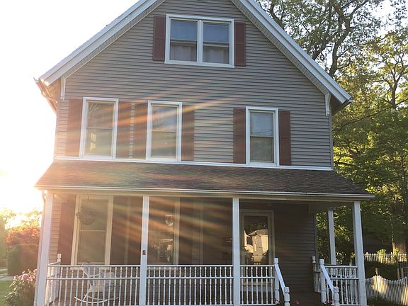 rental is top 2 floors, high ceilings, bedrooms on upper (top) floor.