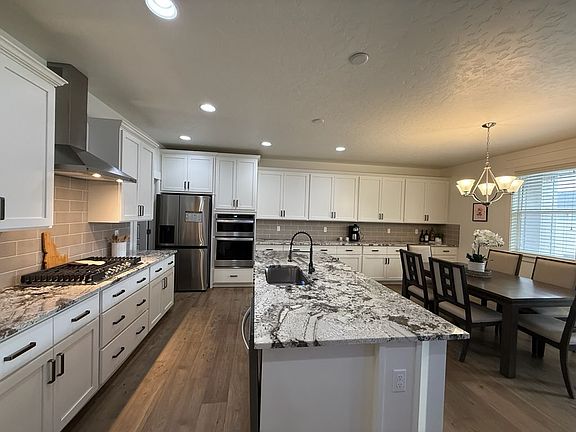 5th image of 1053 E Whig Dr