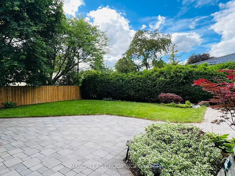 10 Greenyards Dr — Photo 47