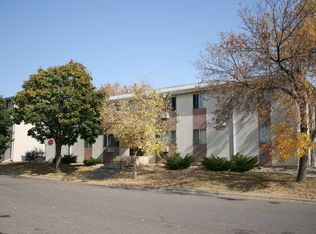 115 13th Ave S, Hopkins, MN 55343