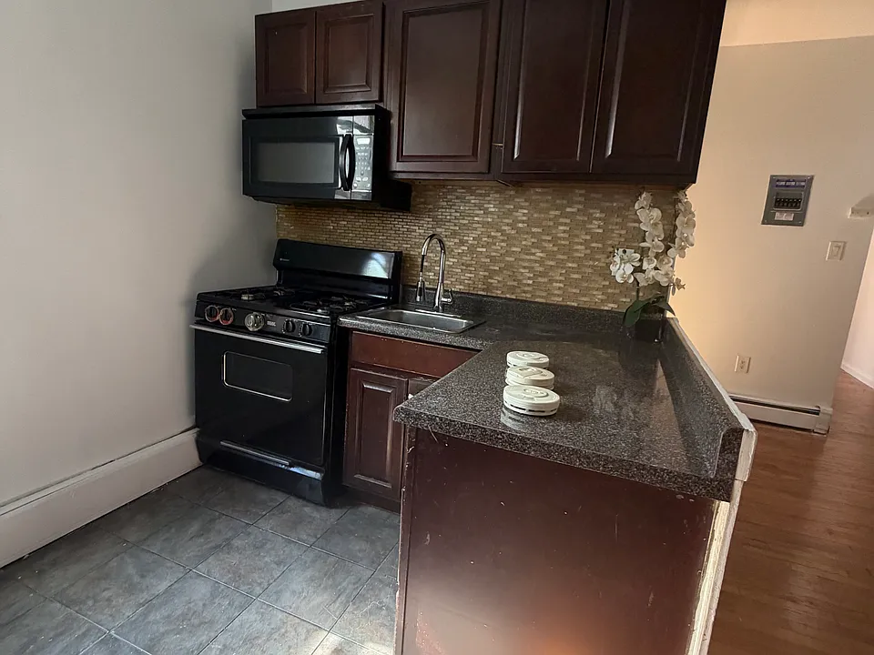 361 Danforth Ave #18.5