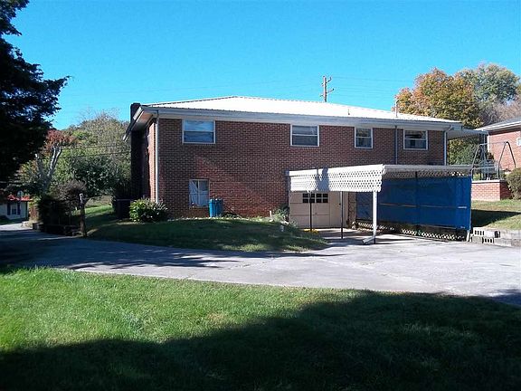 3rd image of 2760 Cherokee Dr