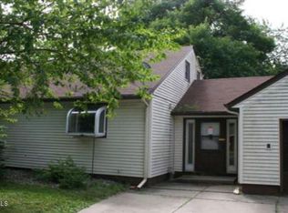 817 10th St NE, Waseca, MN 56093