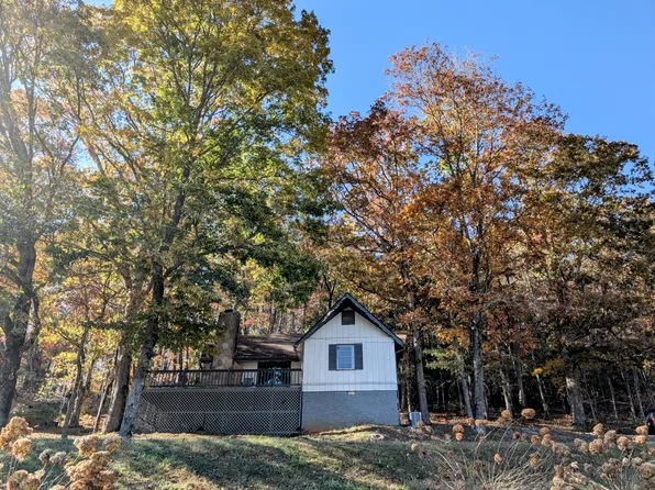 155 Chalet Village Ln, Dillard, GA 30537