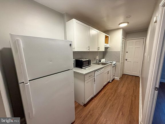 4th image of 102 O St SW #2