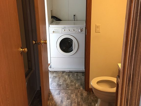 Main Floor Full Bath