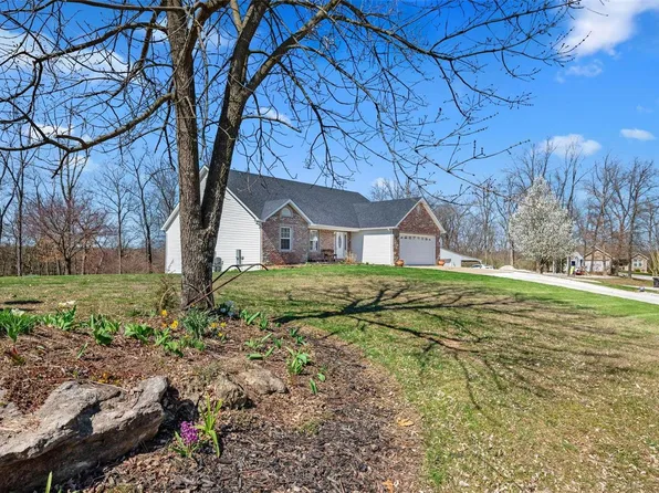 1 Big Tom Ct, Hawk Point, MO 63349