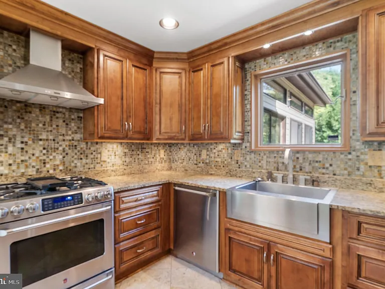 15729 Holly Grove Rd — Photo 11
