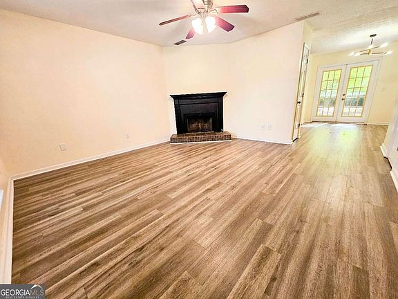 3rd image of 1557 Springleaf Ct SE