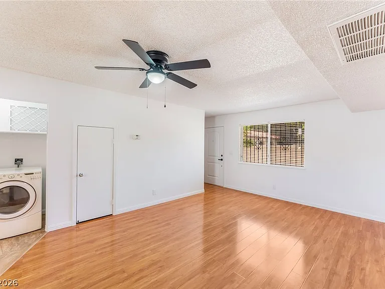 1406 N Jones Blvd — Photo 6