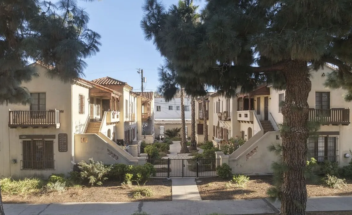 1 bed, 700 sqft, $1,725 — Photo 1