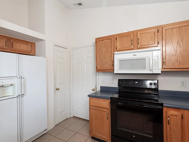 11968 Locus Ln — Photo 6